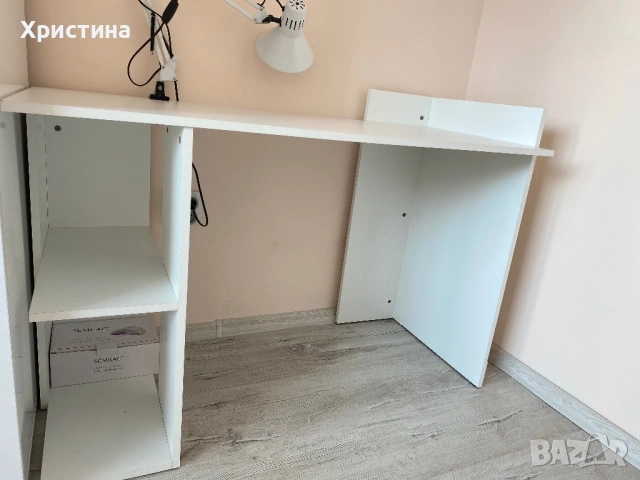 Бяло бюро с рафтове , снимка 2 - Бюра - 53130424