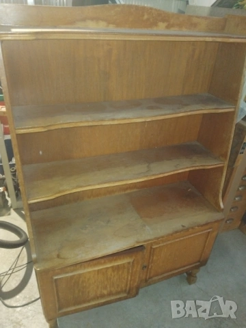 Етажерка за книги 