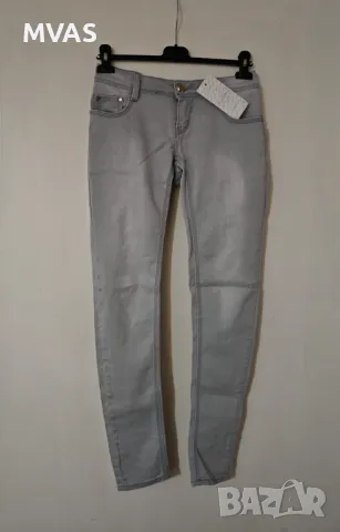 Нови дамски светло сиви дънки М размер
