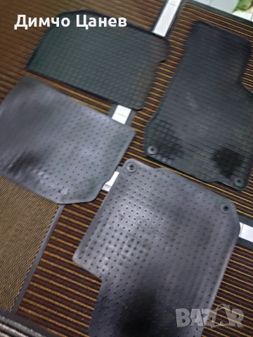 Продавам гумени стелки за Голф 4 , снимка 4 - Аксесоари и консумативи - 52887222