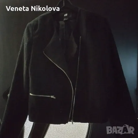 Черно дамско яке с цип 