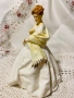 порцеланова статуетка , снимка 2