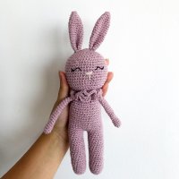 Зайче ръчна изработка, подарък за бебе, розово зайче, бебешка дрънкалка, плетена играчка, снимка 4 - Други - 40227587