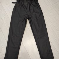 Продавам черен кожен панталон  , снимка 1 - Панталони - 38688125