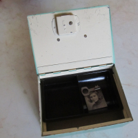 Немска метална касичка с ключе-мини сейф, снимка 6 - Други ценни предмети - 44594737