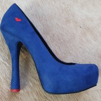Обувки Love Moschino 37 номер, снимка 4 - Дамски обувки на ток - 42730101