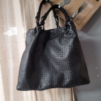 Естествена кожа голяма черна чанта, снимка 4 - Чанти - 41456197