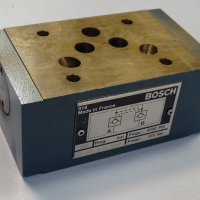 Хидравличен блок BOSCH 0811 020 block valve cover, снимка 6 - Резервни части за машини - 36376477