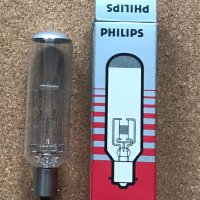 Прожекционна лампа Philips 7212 N/05,220 V,300W., снимка 1 - Светкавици, студийно осветление - 44419132