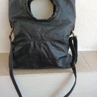 Черна дамска чанта от естествена кожа, снимка 1 - Чанти - 41520456