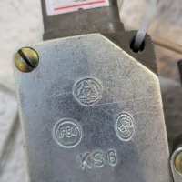   Чешки краен изключвател, крайни изключватели  с ролка KS6 F 01 с мини бутон ч. 1 нз к-т 6А380V~, снимка 1 - Резервни части за машини - 39550907