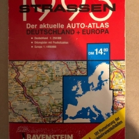 Strassen - Der aktuelle Auto-Atlas Deutschland + Europa 1993 , снимка 1 - Енциклопедии, справочници - 36079384