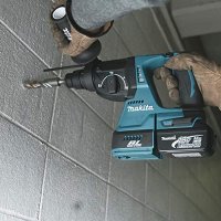 Перфоратор Акумулаторен Безчетков Makita DHR242 Батерия 5Ah Зарядно, снимка 4 - Куфари с инструменти - 39348806