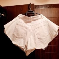 Модерни бели Къси панталонки НЕ НАЛИЧНО , снимка 2 - Къси панталони и бермуди - 40378604