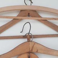 Закачалки за дрехи от дърво и пластмаса, снимка 3 - Други стоки за дома - 41565715