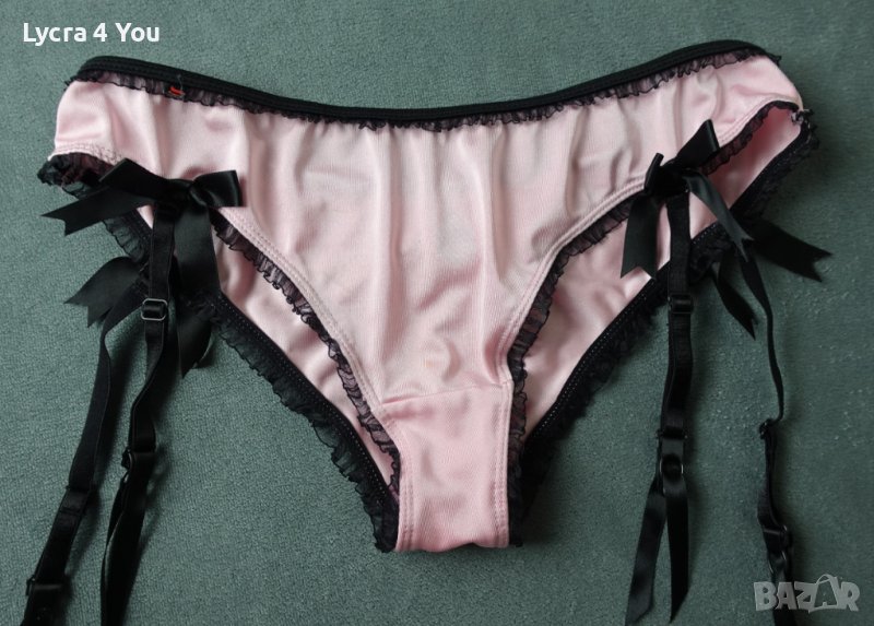 М розови сатенирани изрязани бикини/бразилиани с черни жартиери, снимка 1