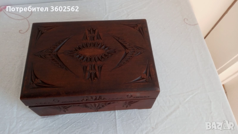 ръчно резбована дървена кутия-цвят махагон, снимка 1