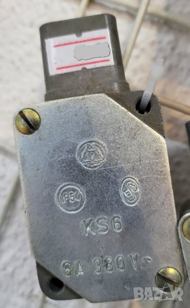   Чешки краен изключвател, крайни изключватели  с ролка KS6 F 01 с мини бутон ч. 1 нз к-т 6А380V~, снимка 1