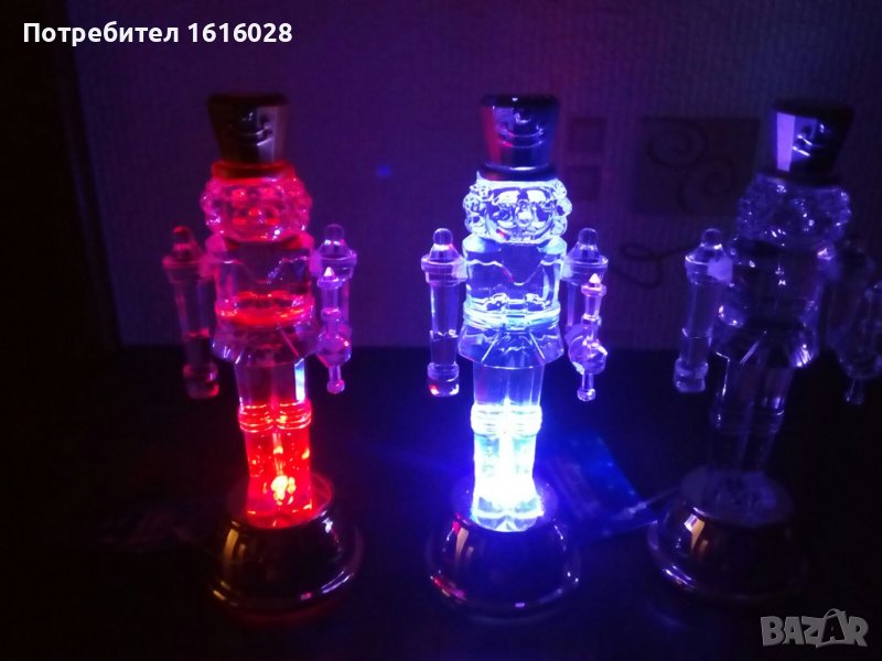 Коледна светеща фигурка на Лешникотрошач - оловен войник., снимка 1