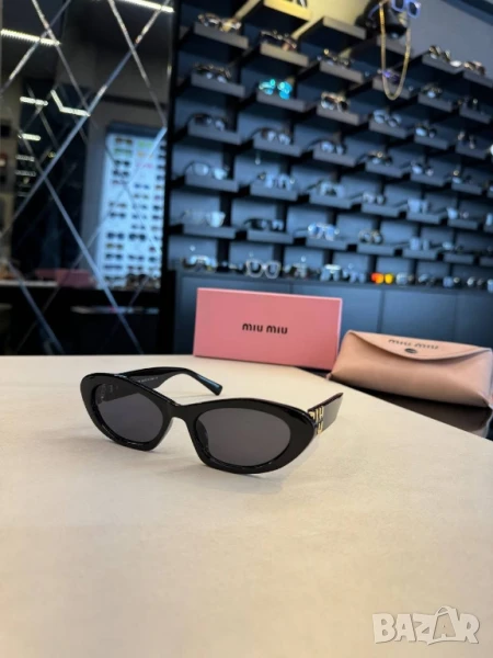 очила с черен обикновен калъф и ув защита miu miu , снимка 1