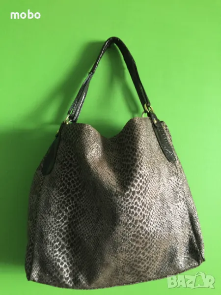 Дамска кафява чанта/ тип змийски принт / от водоустойчива промазка,едно отделение с вътрешен джоб , снимка 1