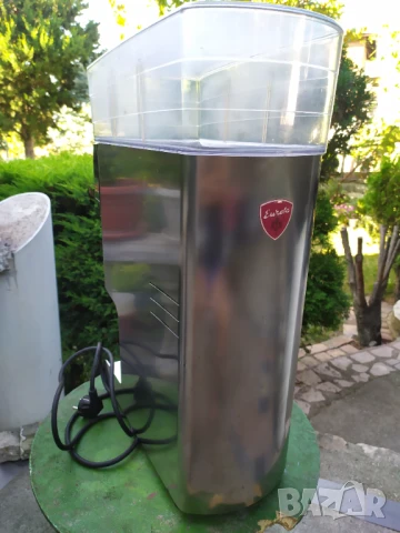 Професионална кафе мелачка Eureca Mythos с механизъм за пресоване ., снимка 6 - Кафе машини - 50800163