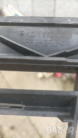 Мерцедес  w 211 решетка предна , снимка 2 - Части - 44773538