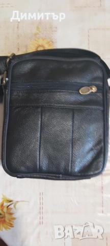 Продавам мъжка черна чанта от естествена кожа с пет отделения с цип , снимка 4 - Чанти - 50683710