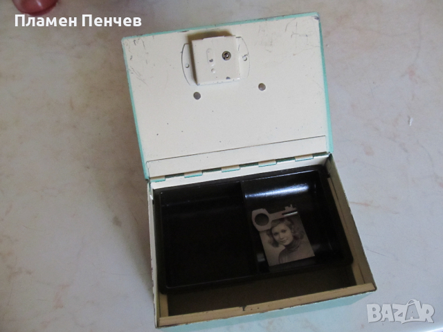 Немска метална касичка с ключе-мини сейф, снимка 6 - Други ценни предмети - 44594737