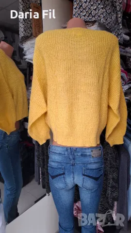 Пухкав и мекичък пуловер в жълт цвят, снимка 5 - Блузи с дълъг ръкав и пуловери - 48747784