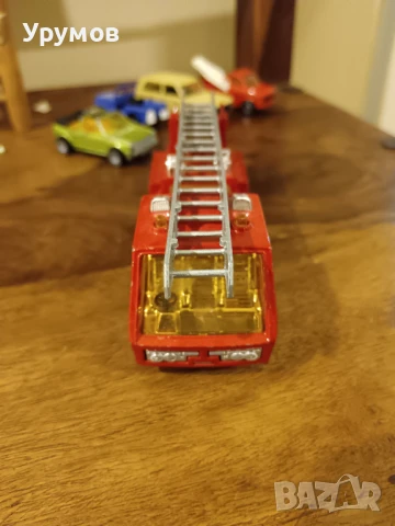 Метална пожарна Matchbox, снимка 2 - Коли, камиони, мотори, писти - 51309377