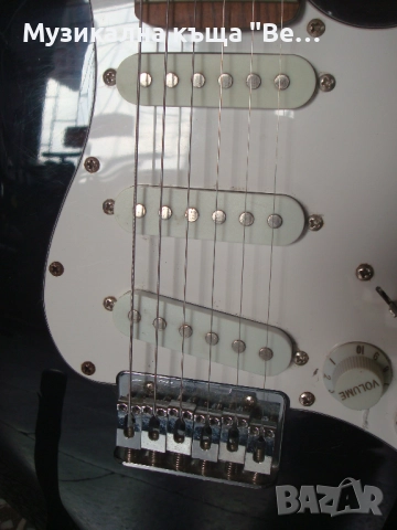 Електрическа детска китара Harley Benton с кожен калъф, снимка 5 - Китари - 52443736