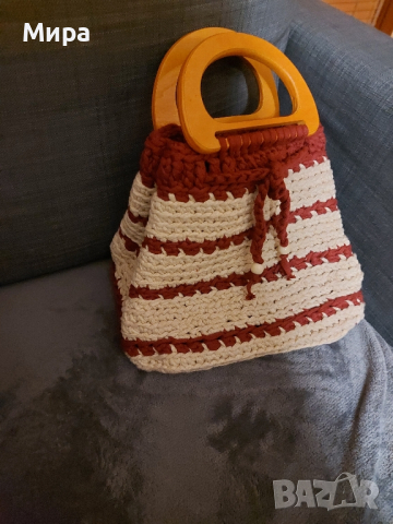 Нова плетена чанта с дървени дръжки, снимка 2 - Чанти - 44700314