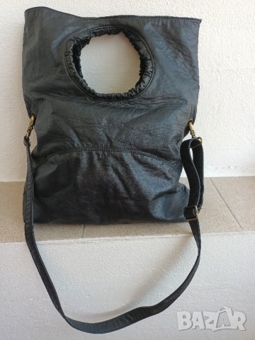 Черна дамска чанта от естествена кожа, снимка 1 - Чанти - 41520456