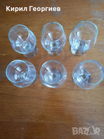 Сет от 6 стъклени чаши на столче за вино 