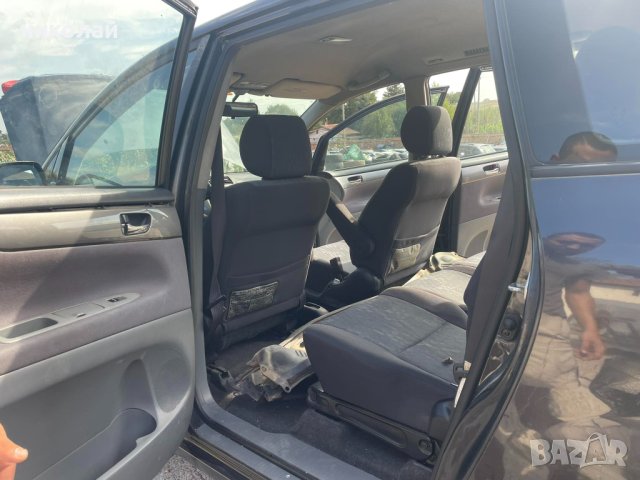 Toyota Avensis Verso 2.0 116к, снимка 11 - Автомобили и джипове - 42332004