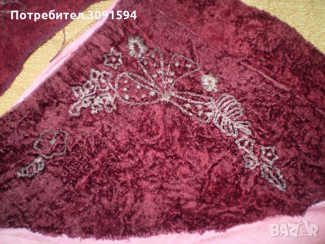 Два Антикварни мотиви бродирани на червено кадифе със сърма, снимка 2 - Други ценни предмети - 34581731