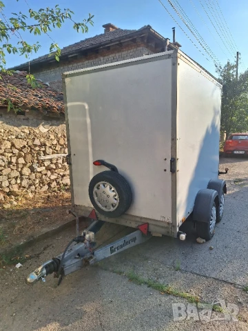 ремарке тип фургон под наем 