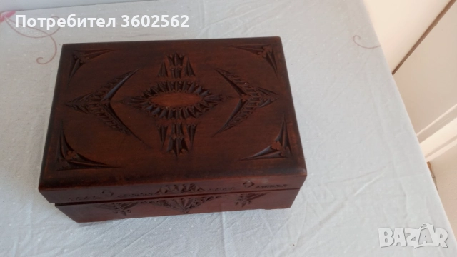 ръчно резбована дървена кутия-цвят махагон