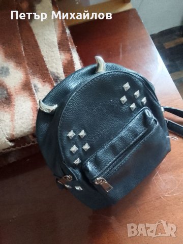 Кожена дамска раничка с рогца