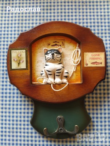 дървено пано със закачалка