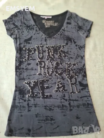 Тениска с капси 