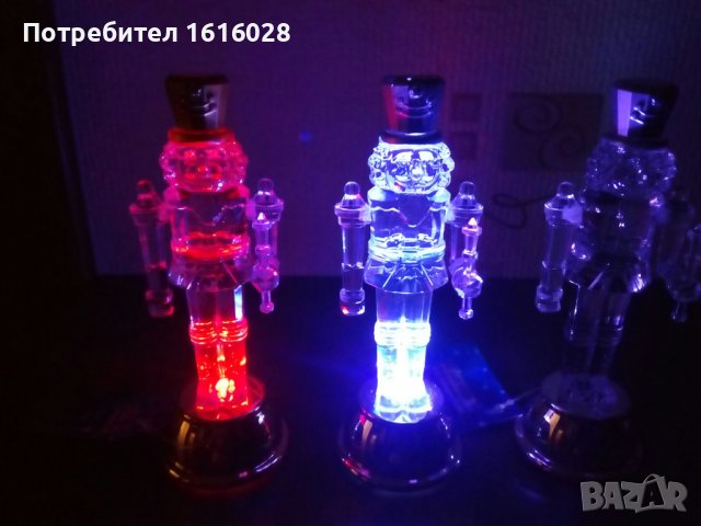 Коледна светеща фигурка на Лешникотрошач - оловен войник.