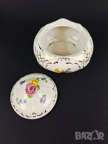 Бижутерка с флорална декорация и 3Д рози KPM, снимка 3 - Други - 52817531