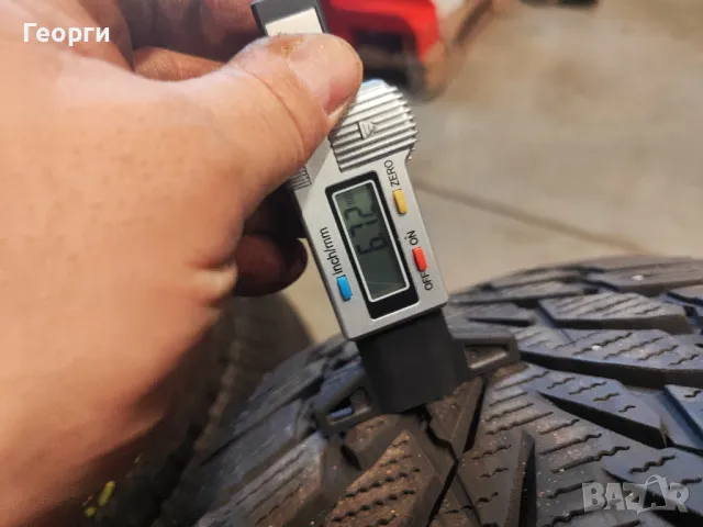 2бр.зимни гуми 235/50/19 Nokian, снимка 2 - Гуми и джанти - 48631009