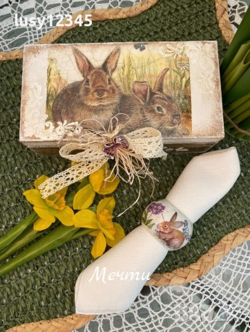 Дървена кутия с 6 пръстена за салфетки-Великден!