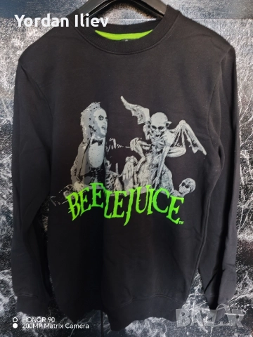 суичър,тениска и панталон.