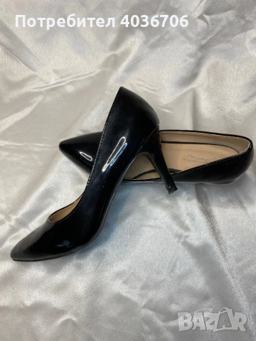 Черни лачени обувки
