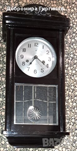 Продавам работещ стенен часовник 