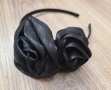 Красива диадема с две рози в черен цвят, снимка 1 - Аксесоари за коса - 35758612